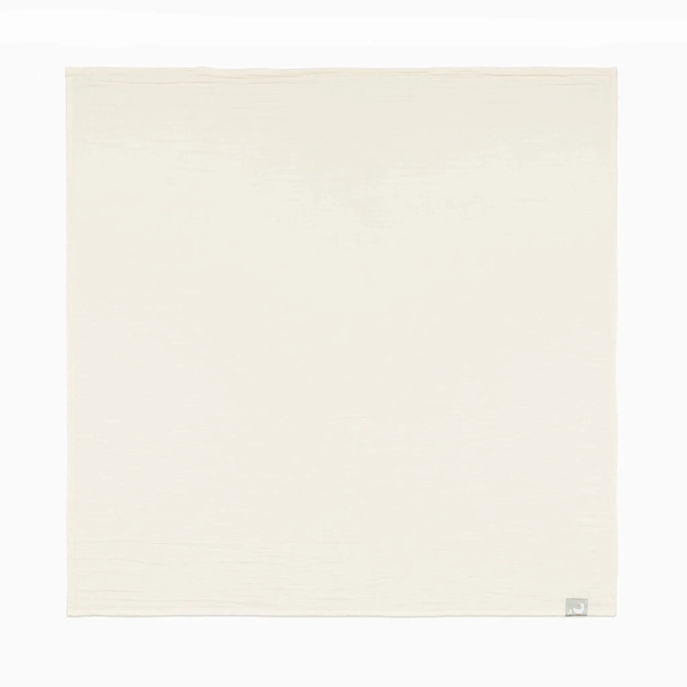Beyaz arka planda Soft beyaz renkli baskısız %100 pamuk müslin bebek örtüsü 100x100 cm