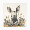 Beyaz arka planda Rina Rhino desenli %100 pamuk müslin bebek örtüsü 100x100 cm